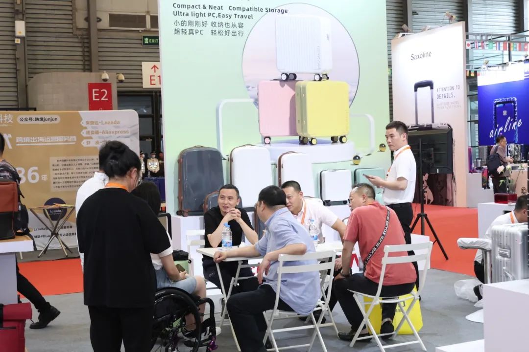 组团观展 | 聚焦上海国际箱包展，行业精英齐聚，共探箱包行业新趋势与机遇！