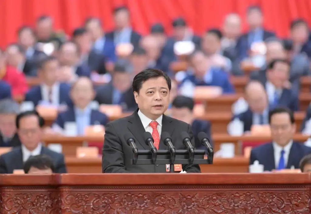 两会时间 | 聚焦新型工业化，南存辉委员代表全国工商联作大会发言
