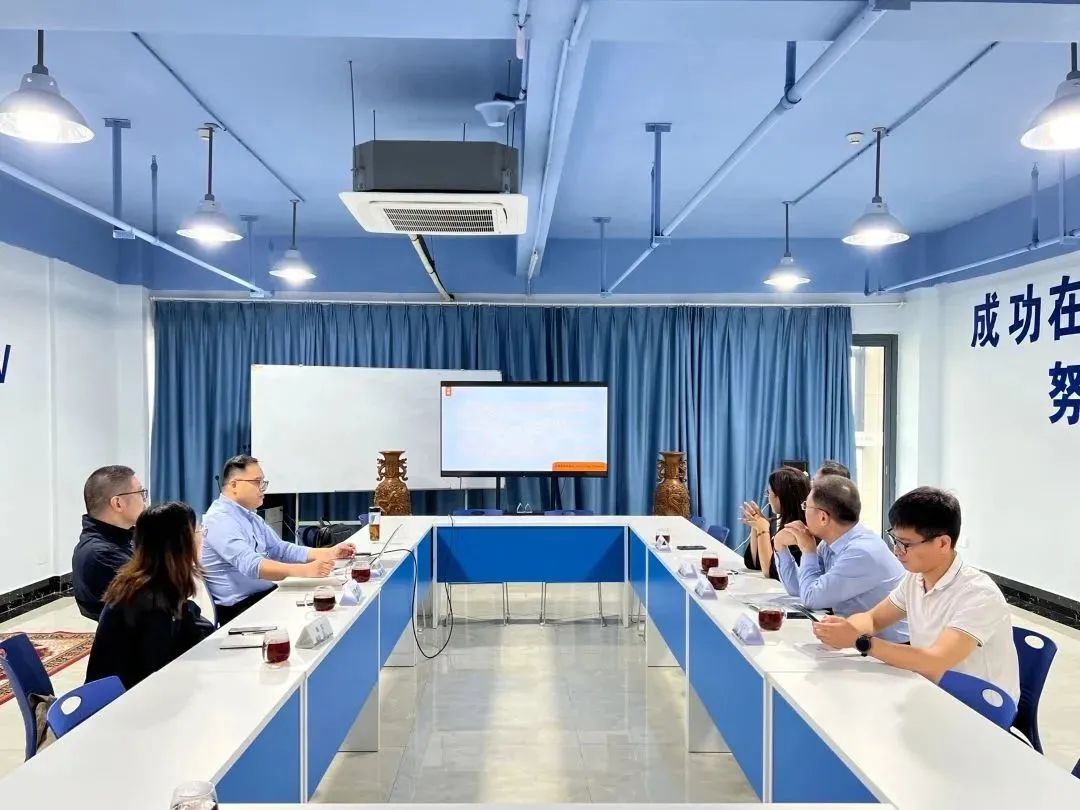 热烈欢迎日照市领导莅临平湖市箱包产业园区参观考察！